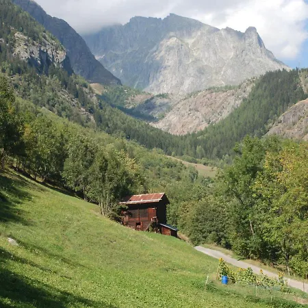 Cozy In Wallis With Outside Terrace *